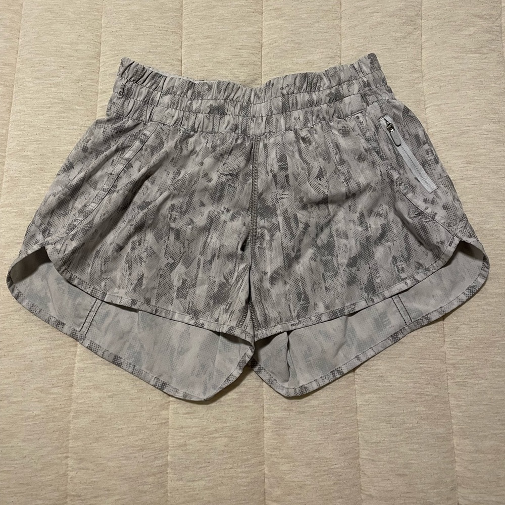 Lululemon Tracker Short 4 in